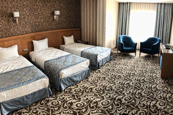 Room 6 of 16