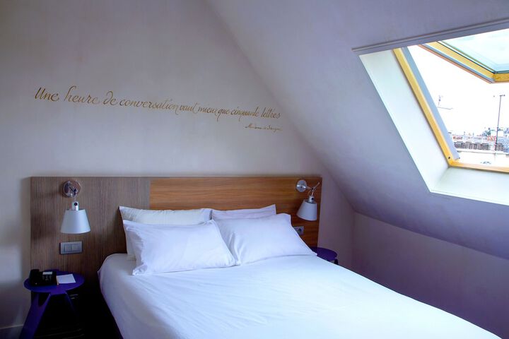 Room 26 of 102