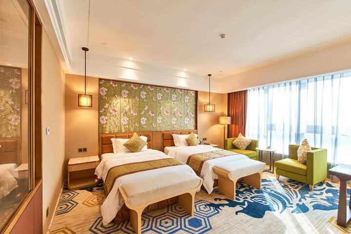 Room 19 of 39