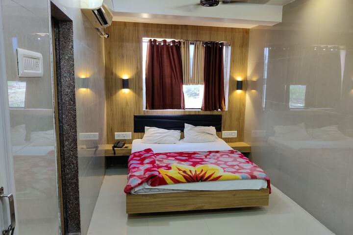 Room 13 of 13