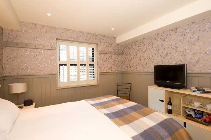 Room 8 of 75