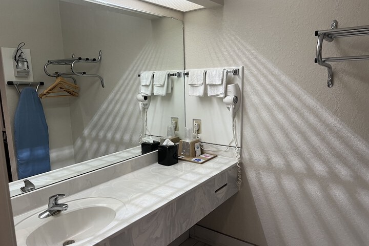 Room 9 of 30