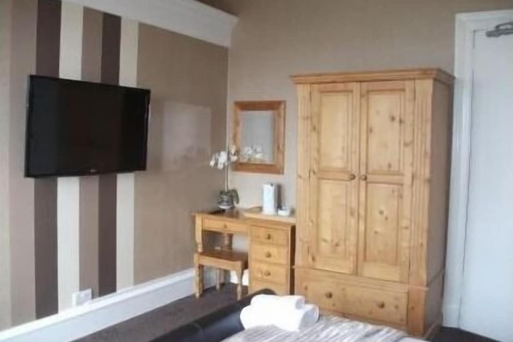 Room 9 of 20