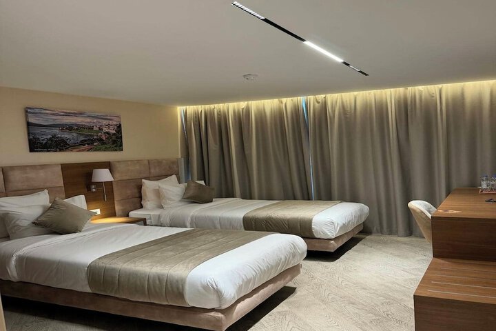 Room 4 of 17