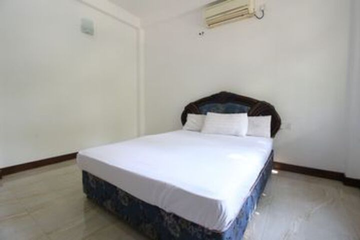 Room 11 of 28