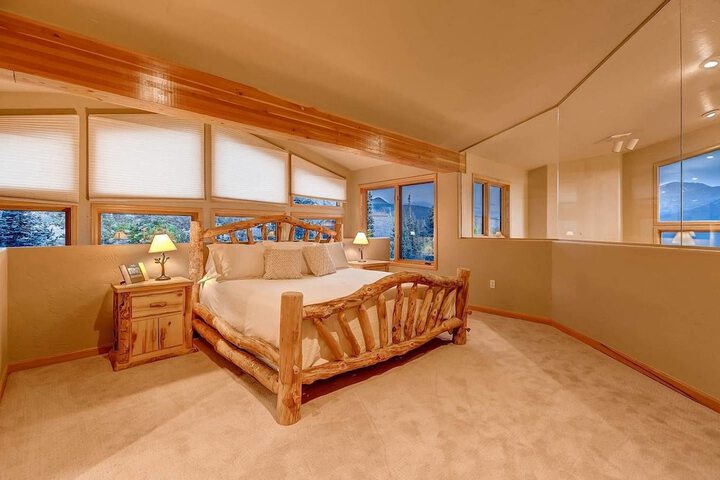 Room 4 of 18