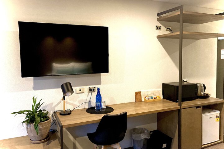 Room 4 of 128