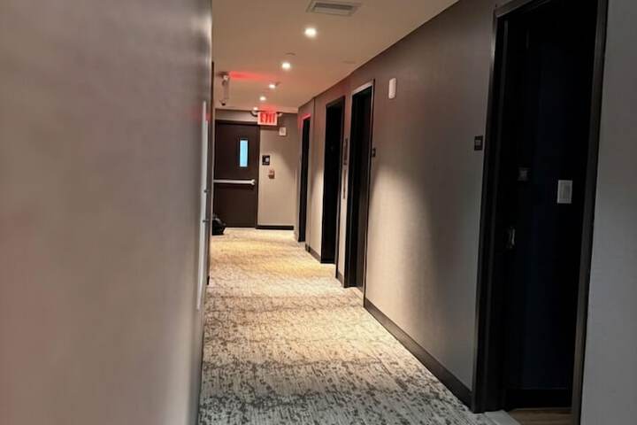 Ballroom/Hall 36 of 40