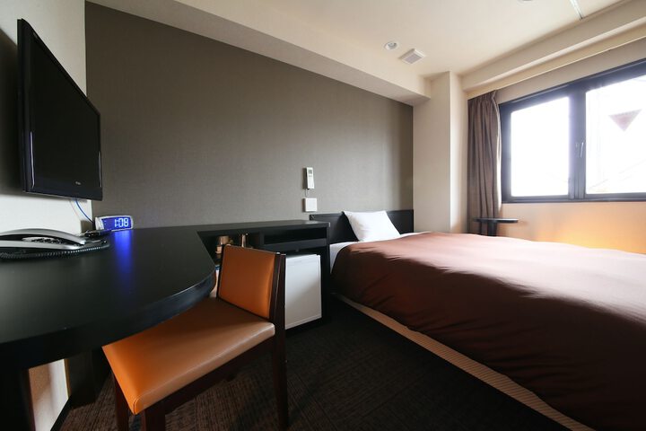 Room 10 of 33