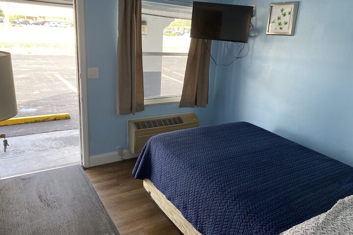 1 Double Bed (2 of 11)