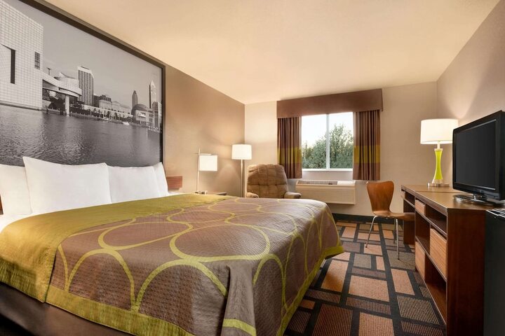 1 King Bed Accessible (4 of 14)