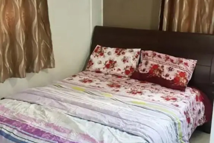 Room 5 of 11