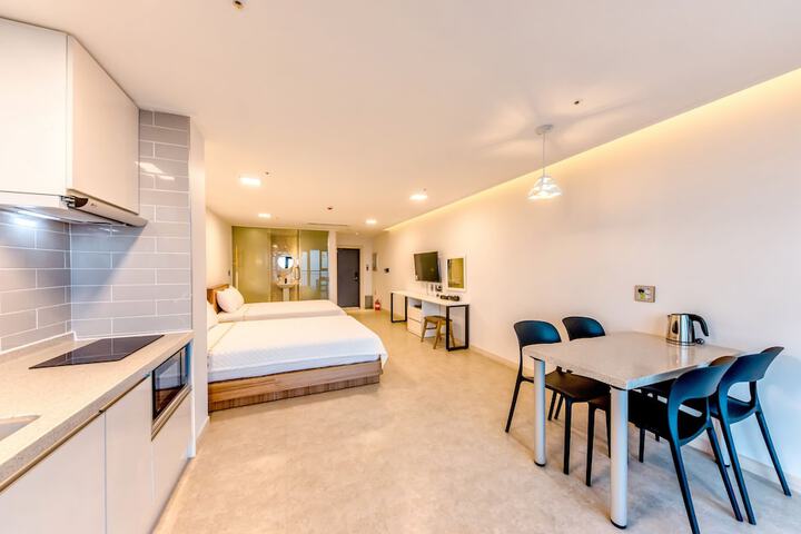 Room 17 of 173