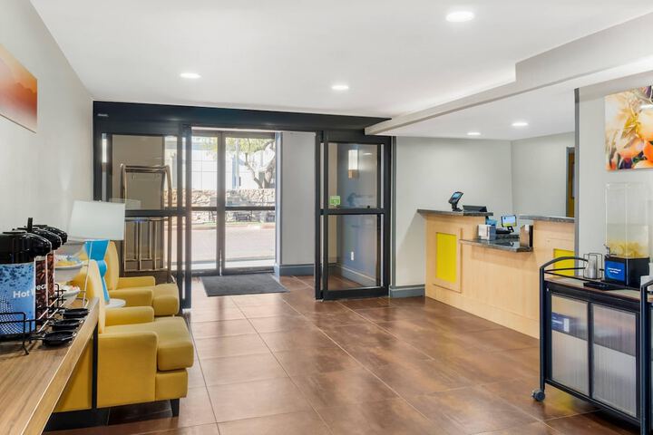 Entrance & Lobby