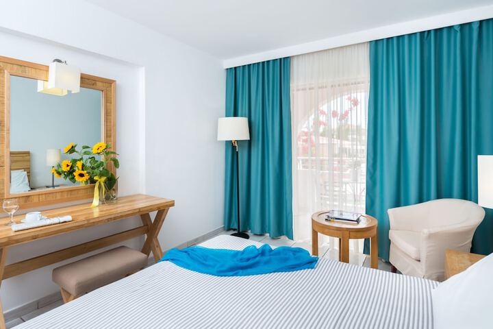 Room 10 of 42