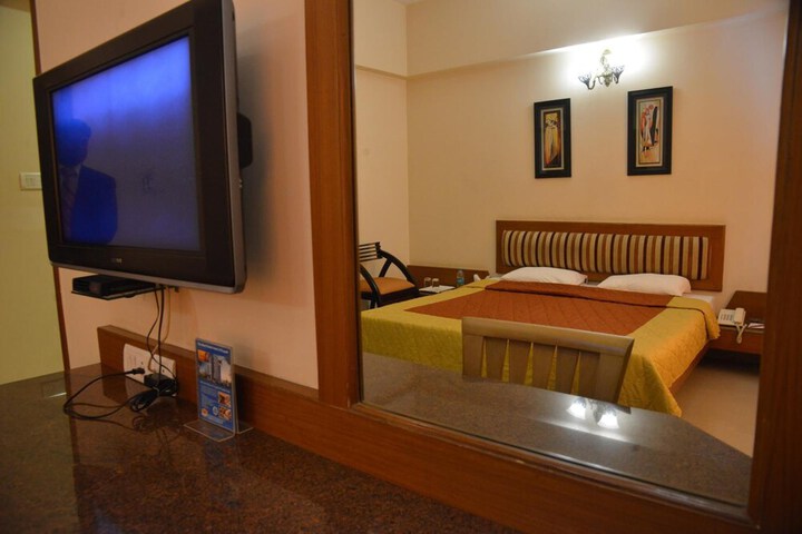 Room 10 of 30