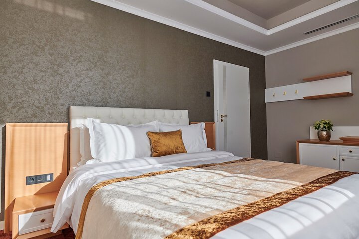 Room 3 of 45