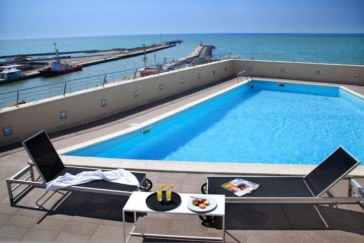 Pool Hotel