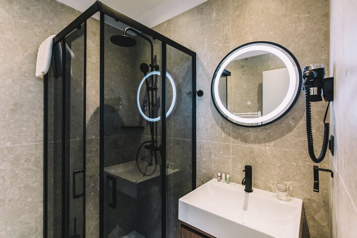 Room 8 of 58