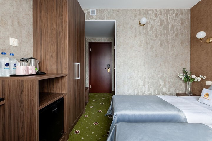 Room 6 of 49