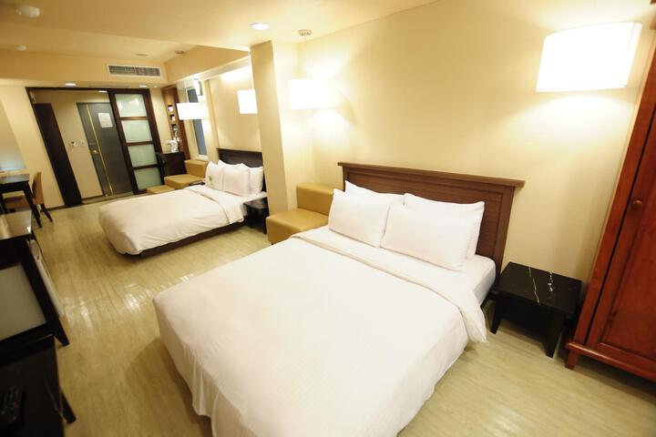 Room 1 of 1