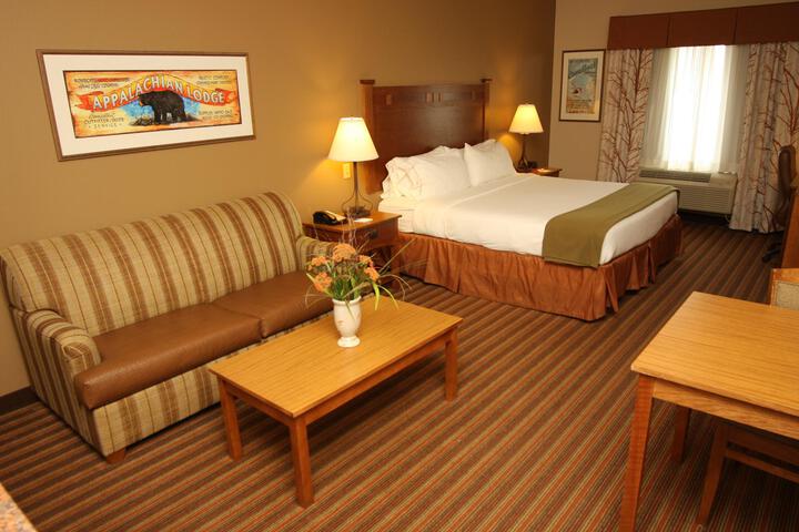1 King Bed (2 of 24)