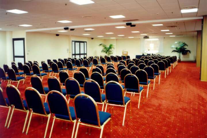 Business Center 52 of 61