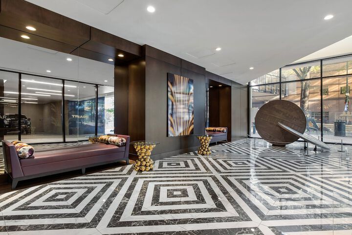 Lobby lounge