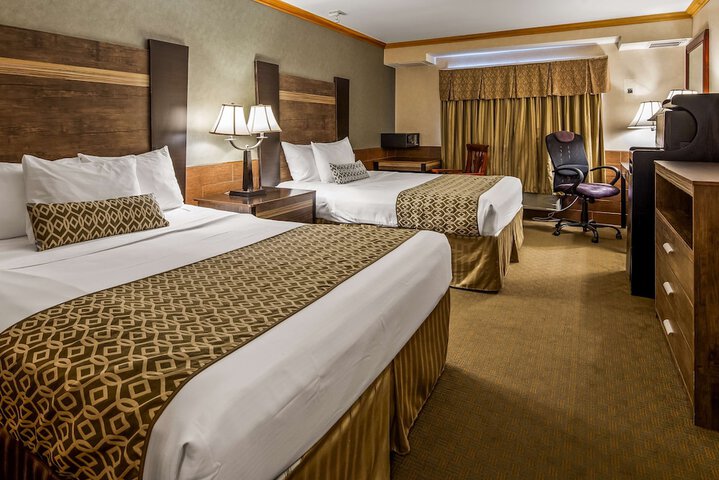 2 Queen Beds (1 of 8)
