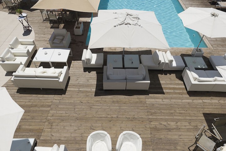 Hotel with Pool