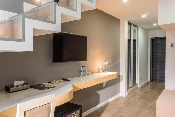 Room 32 of 61