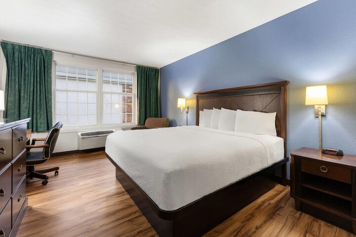 Room 30 of 46