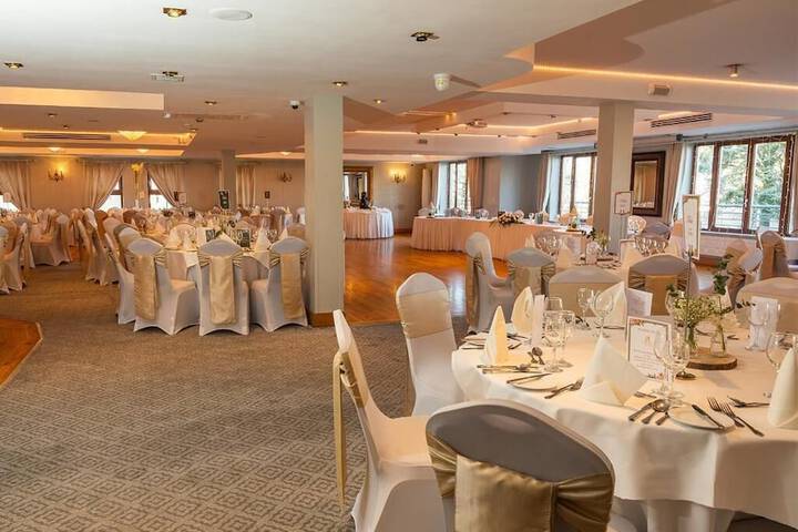 Ballroom/Hall 34 of 42