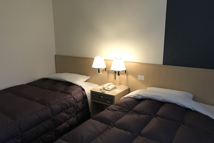 Room 8 of 50