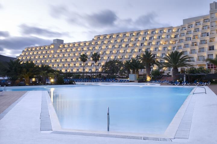 Hotel Pool