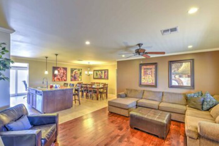 Exterior of SLS Old Town Diamond Private Renovated Home - Free Heated Pool Spa, Fire Pitt