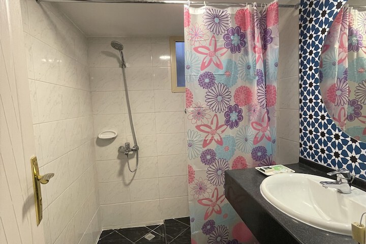 Room 70 of 103