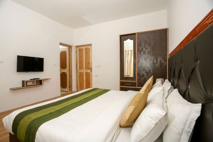 Room 4 of 11