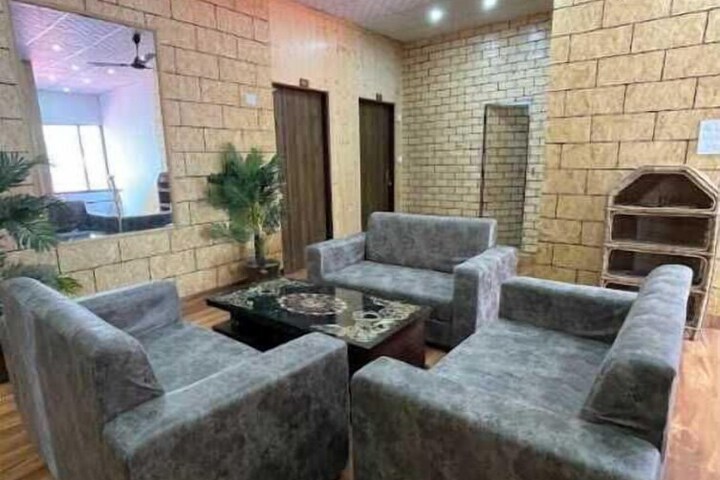 Room 3 of 37
