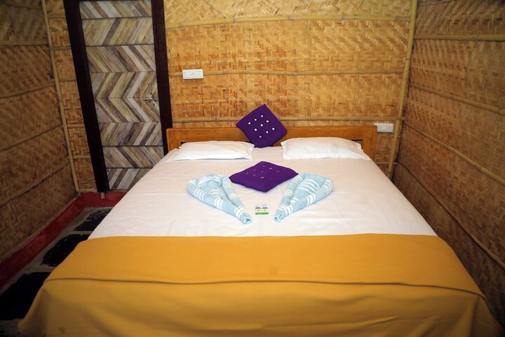 Room 6 of 16