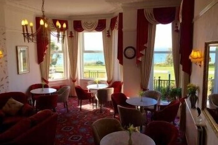 Lounge 46 of 70