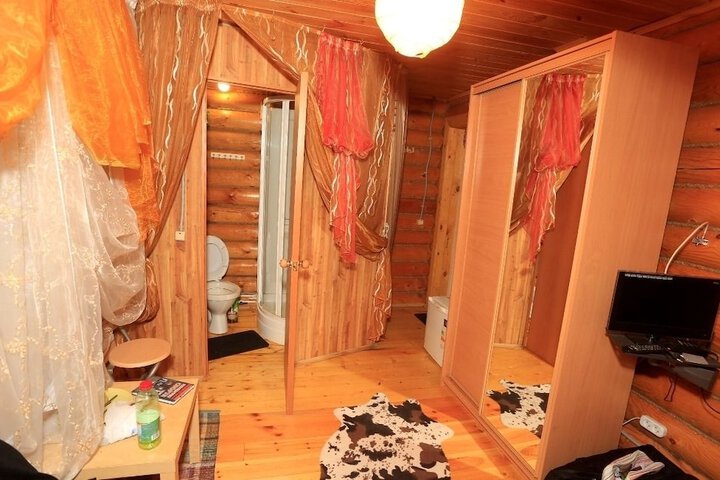 Room 4 of 19