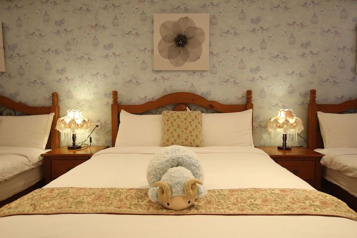 Room 16 of 33