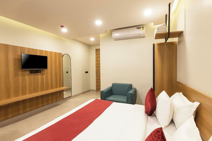 Room 11 of 18