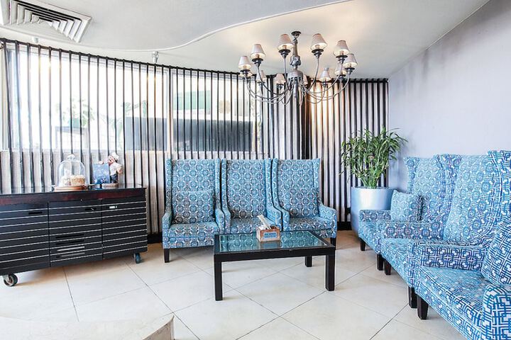 Lounge 63 of 82