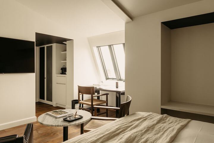 Room 12 of 91