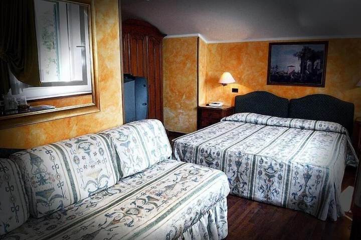 Room 14 of 65