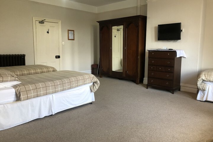 Room 3 of 77