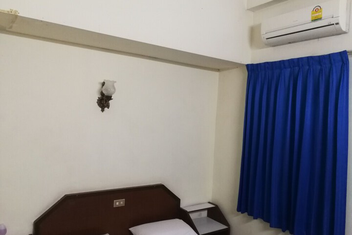 Room 10 of 34