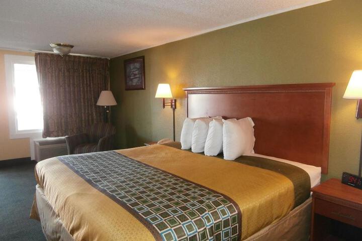 1 King Bed (17 of 28)